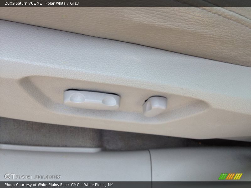 Polar White / Gray 2009 Saturn VUE XE