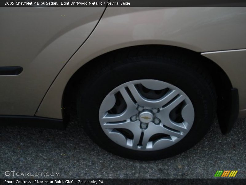 Light Driftwood Metallic / Neutral Beige 2005 Chevrolet Malibu Sedan