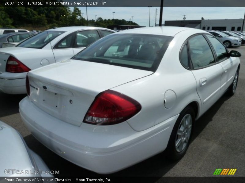 Vibrant White / Medium/Dark Flint 2007 Ford Taurus SE