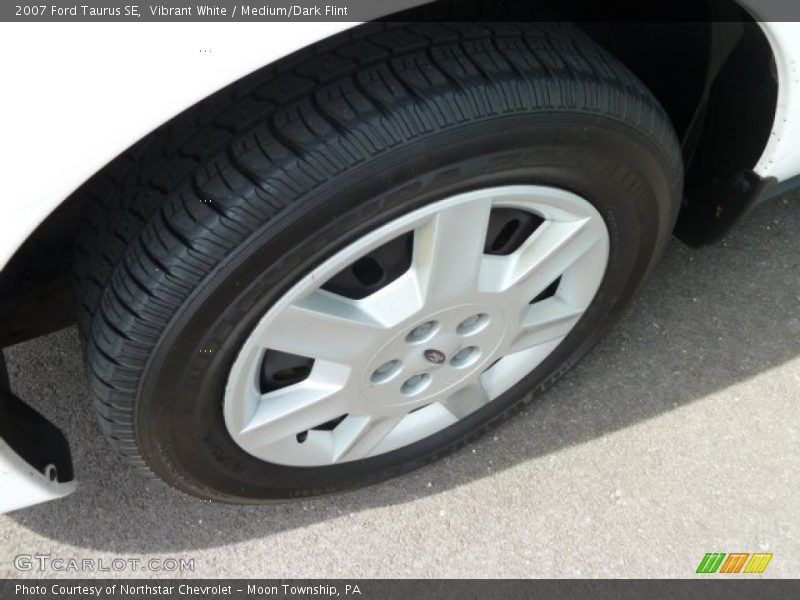 Vibrant White / Medium/Dark Flint 2007 Ford Taurus SE