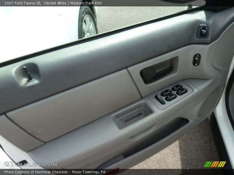 Vibrant White / Medium/Dark Flint 2007 Ford Taurus SE