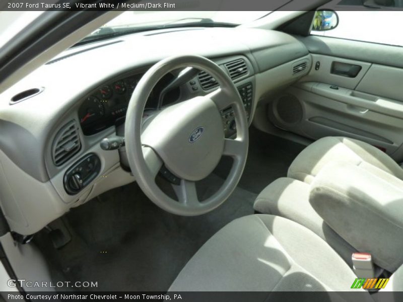 Vibrant White / Medium/Dark Flint 2007 Ford Taurus SE