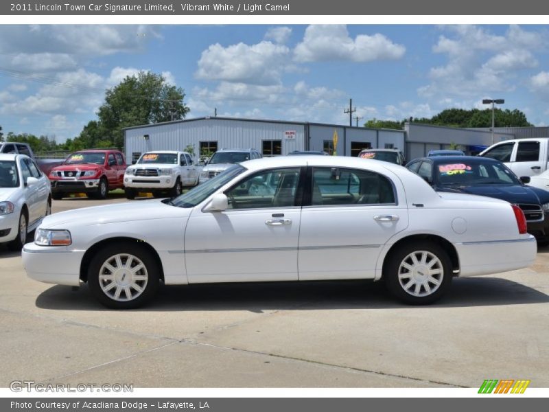 Vibrant White / Light Camel 2011 Lincoln Town Car Signature Limited