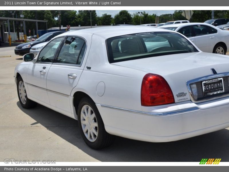 Vibrant White / Light Camel 2011 Lincoln Town Car Signature Limited