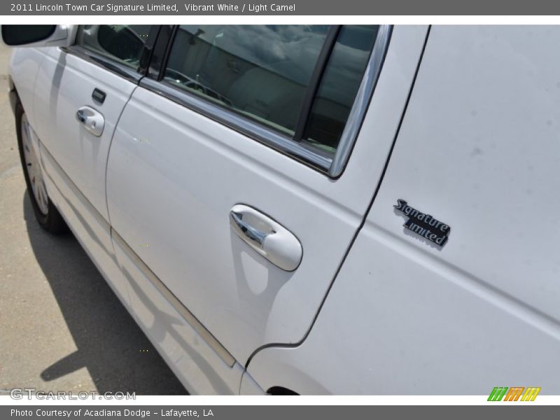 Vibrant White / Light Camel 2011 Lincoln Town Car Signature Limited