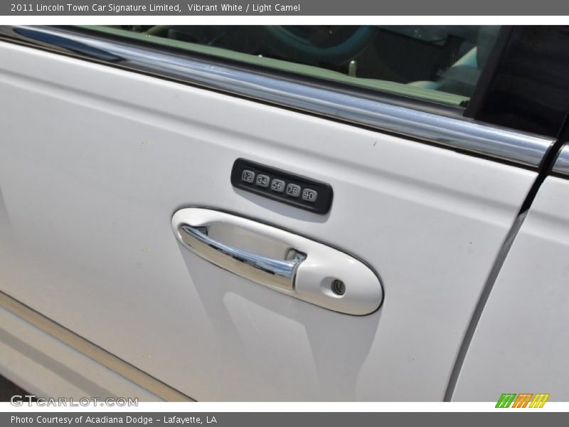 Vibrant White / Light Camel 2011 Lincoln Town Car Signature Limited