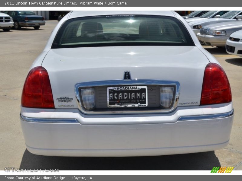 Vibrant White / Light Camel 2011 Lincoln Town Car Signature Limited
