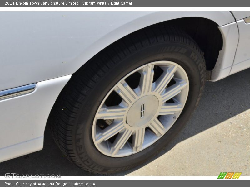 Vibrant White / Light Camel 2011 Lincoln Town Car Signature Limited
