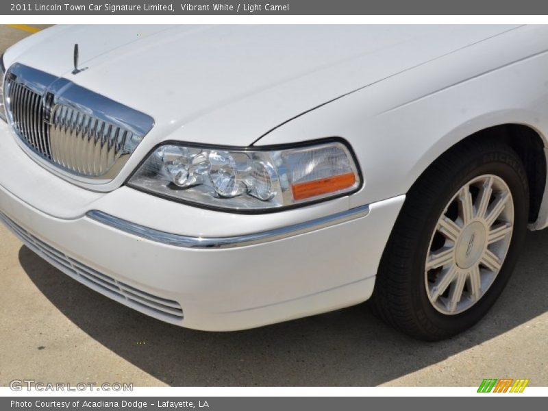 Vibrant White / Light Camel 2011 Lincoln Town Car Signature Limited