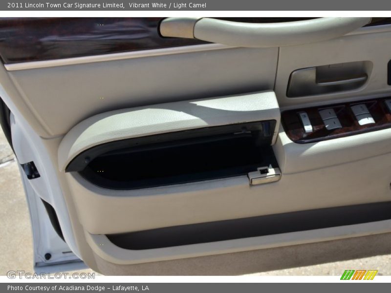 Vibrant White / Light Camel 2011 Lincoln Town Car Signature Limited