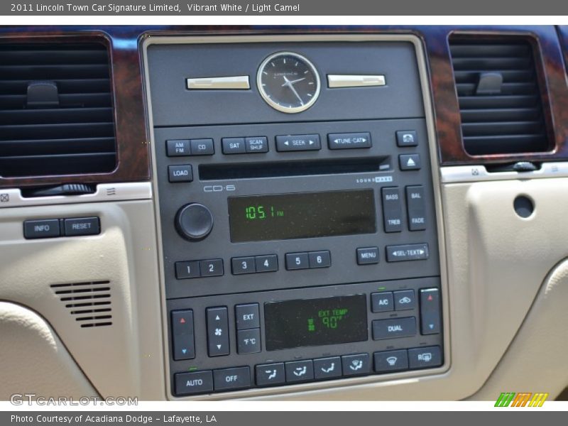 Vibrant White / Light Camel 2011 Lincoln Town Car Signature Limited