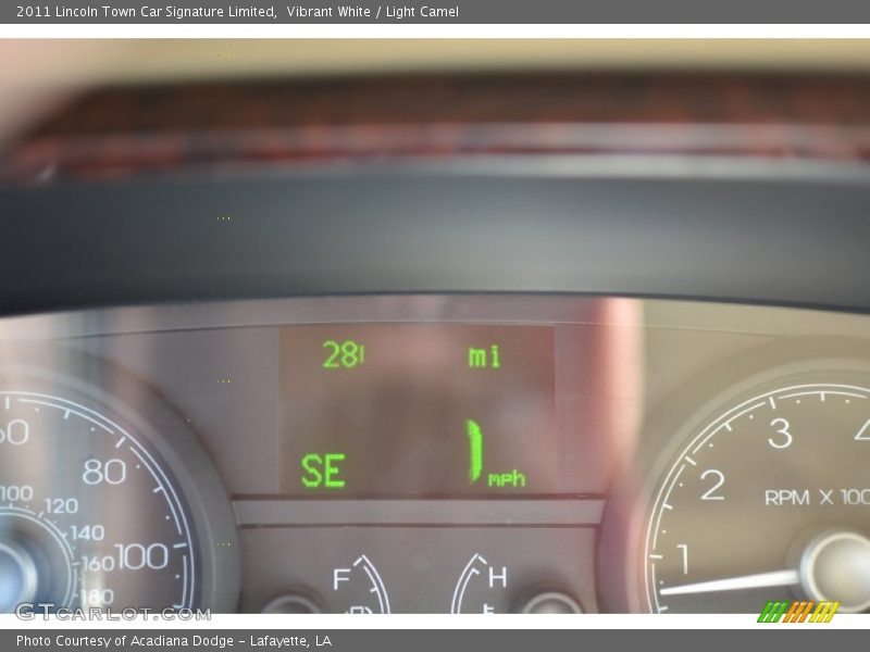 Vibrant White / Light Camel 2011 Lincoln Town Car Signature Limited