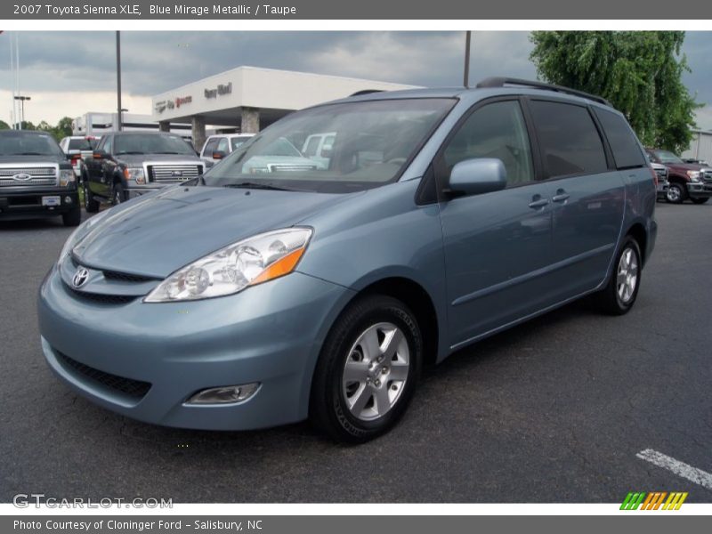 Front 3/4 View of 2007 Sienna XLE