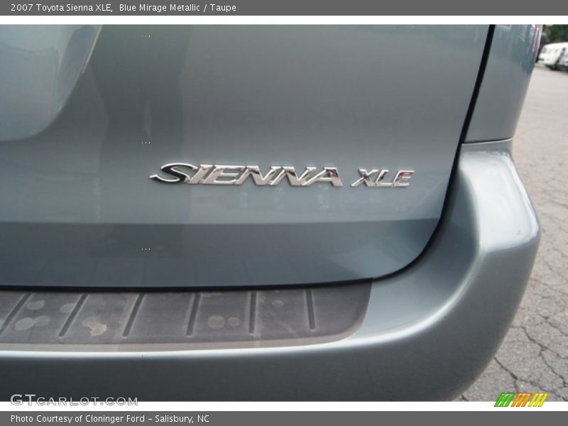  2007 Sienna XLE Logo