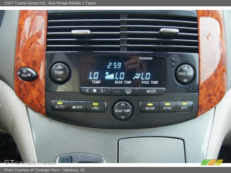 Controls of 2007 Sienna XLE