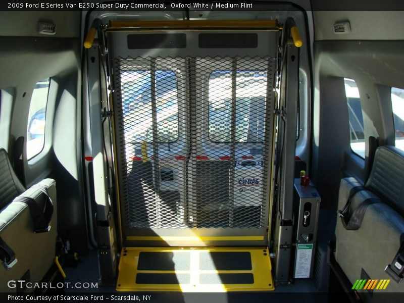 Oxford White / Medium Flint 2009 Ford E Series Van E250 Super Duty Commercial