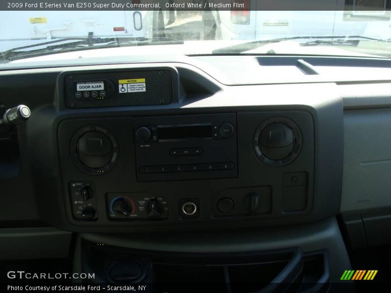 Oxford White / Medium Flint 2009 Ford E Series Van E250 Super Duty Commercial