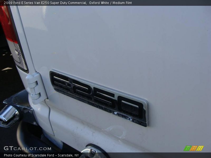 Oxford White / Medium Flint 2009 Ford E Series Van E250 Super Duty Commercial