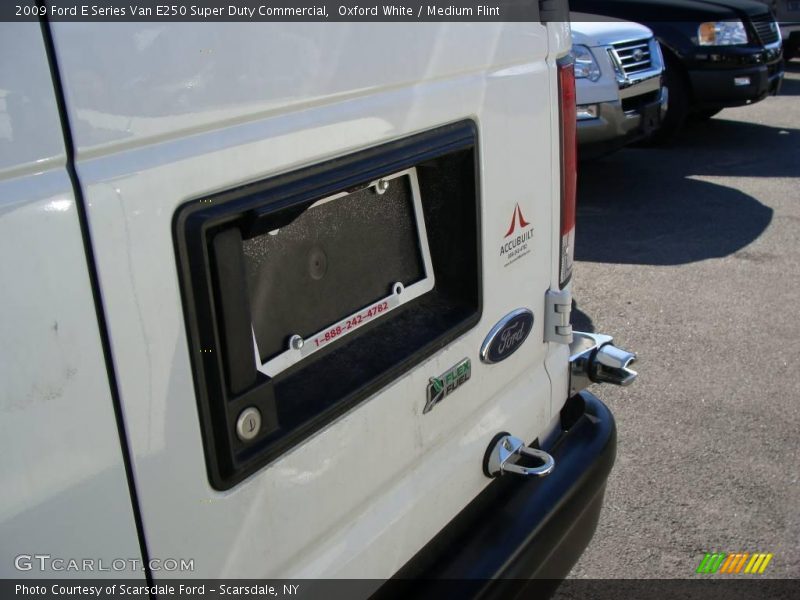 Oxford White / Medium Flint 2009 Ford E Series Van E250 Super Duty Commercial