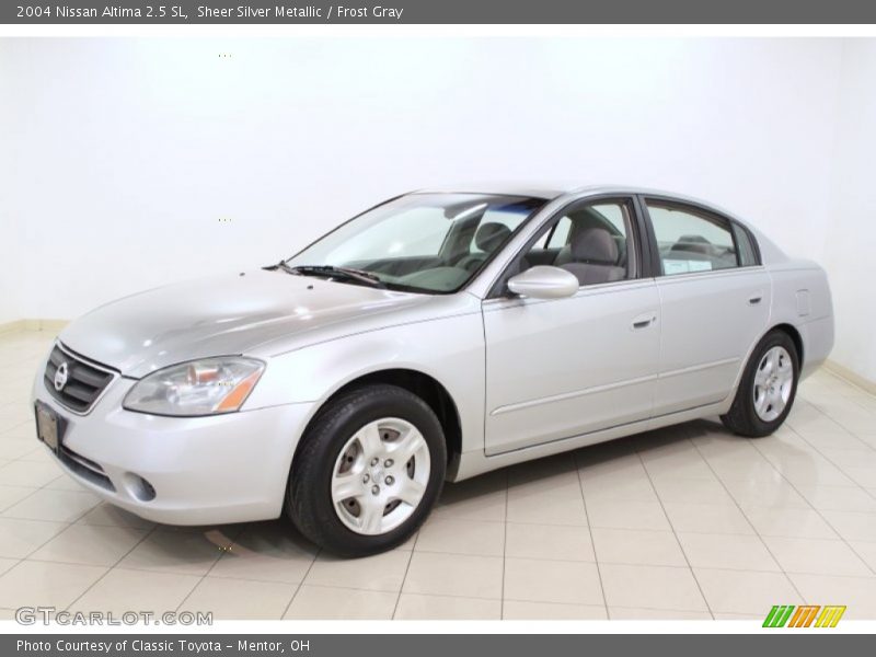 Front 3/4 View of 2004 Altima 2.5 SL