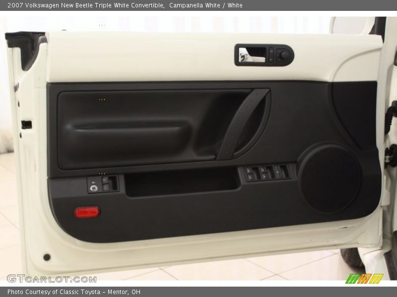 Door Panel of 2007 New Beetle Triple White Convertible