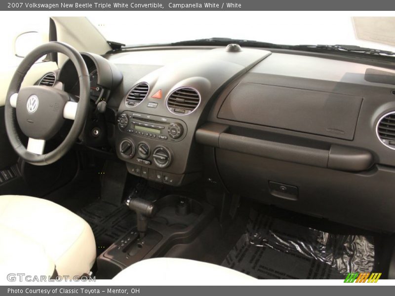 Dashboard of 2007 New Beetle Triple White Convertible