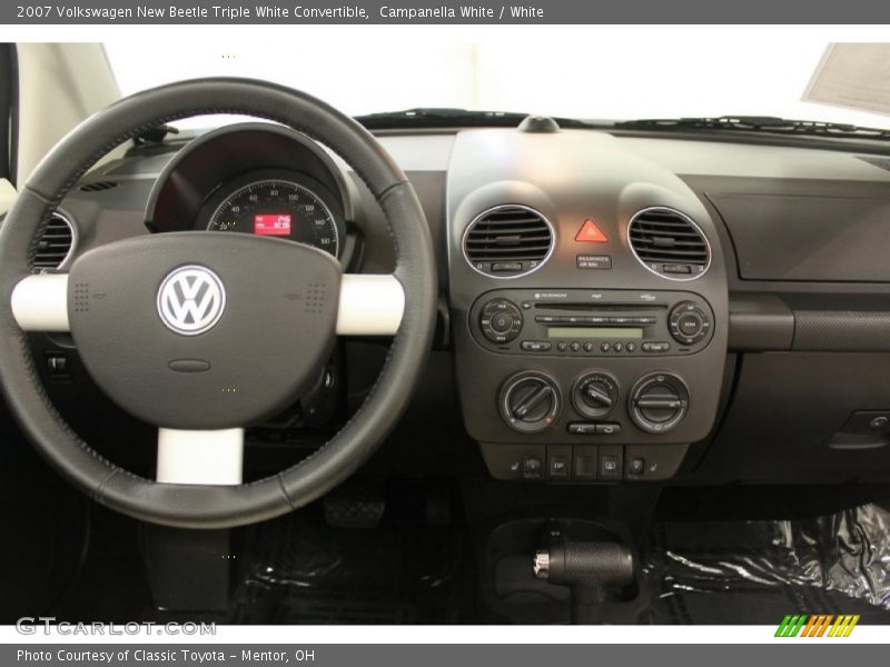 Dashboard of 2007 New Beetle Triple White Convertible