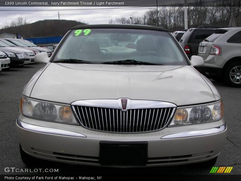 Ivory Parchment Tricoat / Light Parchment 1999 Lincoln Continental