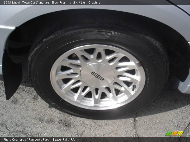 Silver Frost Metallic / Light Graphite 1999 Lincoln Town Car Signature