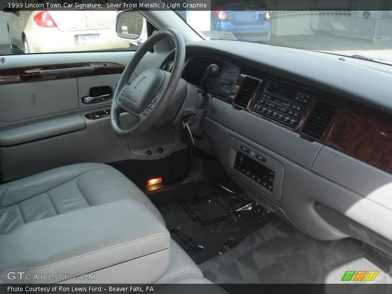 Silver Frost Metallic / Light Graphite 1999 Lincoln Town Car Signature