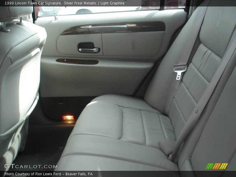 Silver Frost Metallic / Light Graphite 1999 Lincoln Town Car Signature