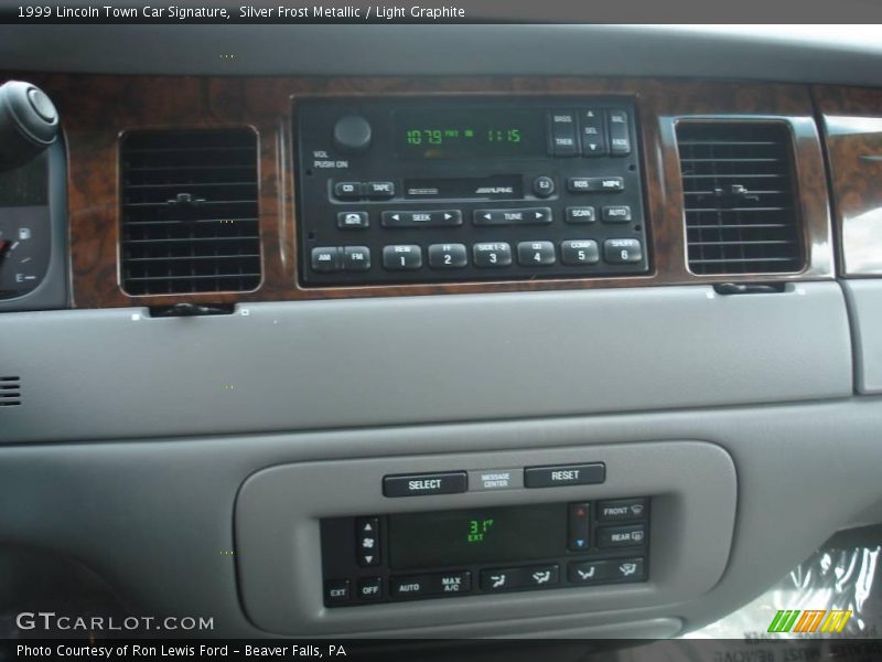 Silver Frost Metallic / Light Graphite 1999 Lincoln Town Car Signature