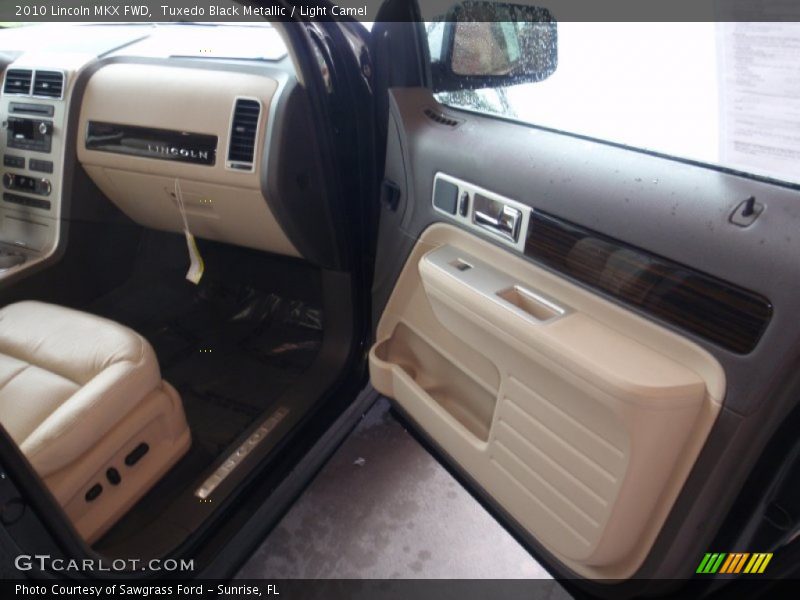 Tuxedo Black Metallic / Light Camel 2010 Lincoln MKX FWD