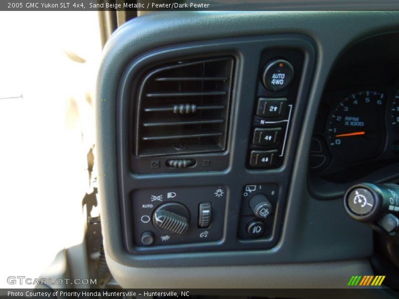 Sand Beige Metallic / Pewter/Dark Pewter 2005 GMC Yukon SLT 4x4