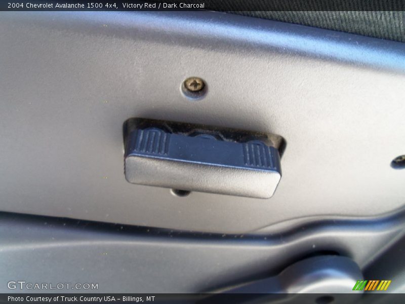 Victory Red / Dark Charcoal 2004 Chevrolet Avalanche 1500 4x4