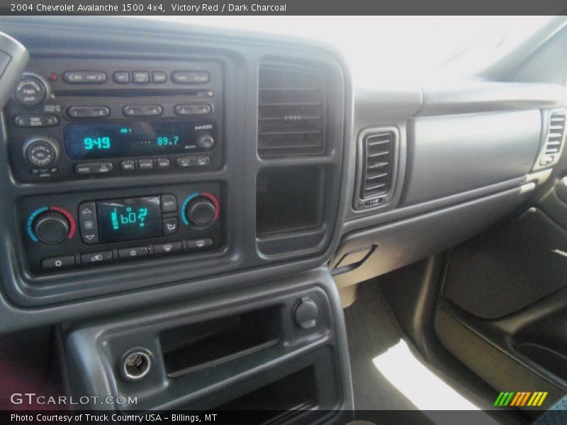 Victory Red / Dark Charcoal 2004 Chevrolet Avalanche 1500 4x4