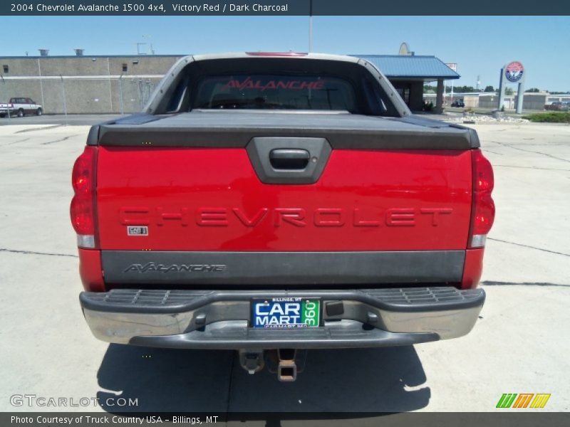 Victory Red / Dark Charcoal 2004 Chevrolet Avalanche 1500 4x4