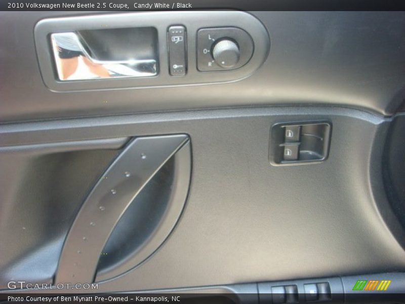 Candy White / Black 2010 Volkswagen New Beetle 2.5 Coupe
