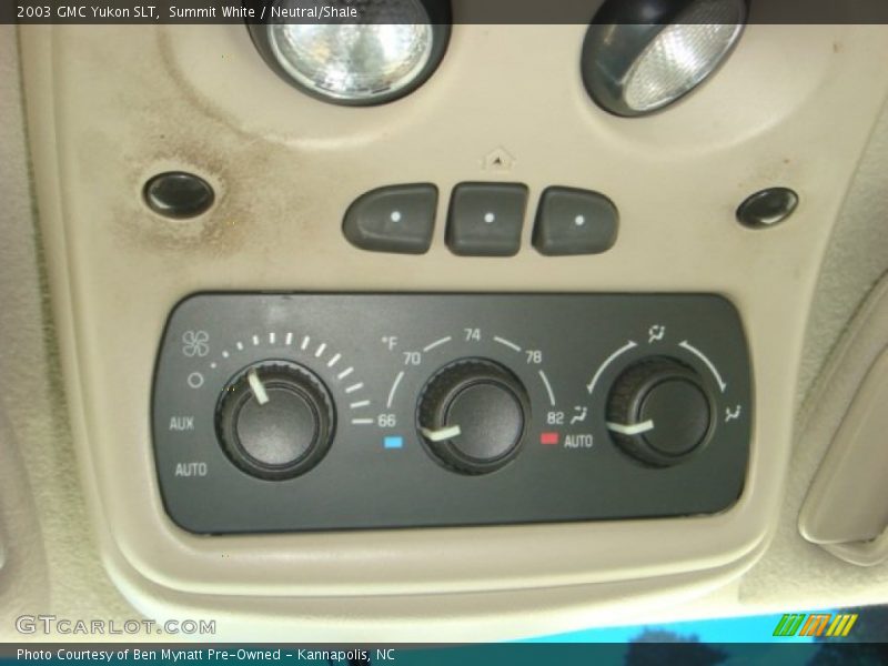 Summit White / Neutral/Shale 2003 GMC Yukon SLT