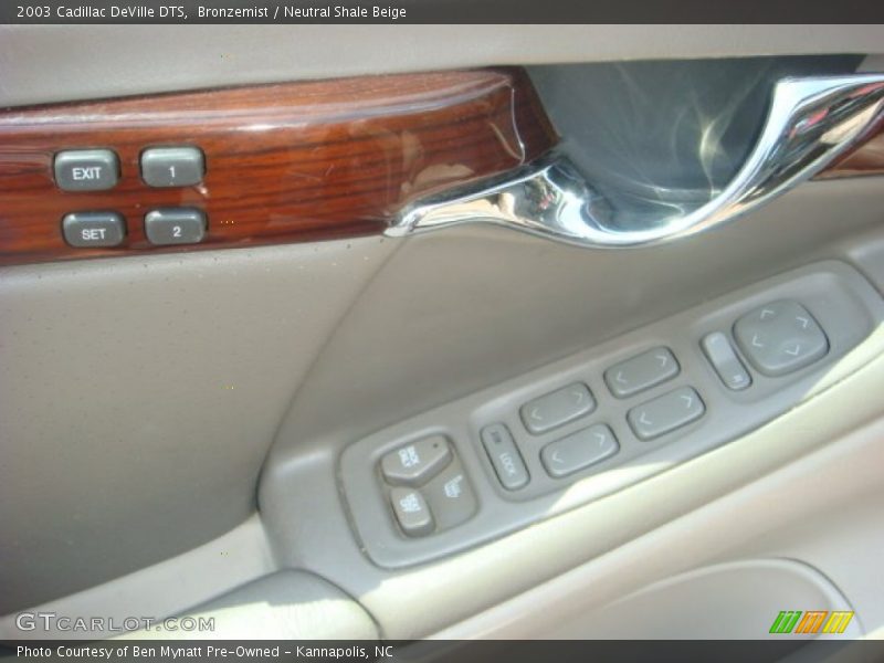 Bronzemist / Neutral Shale Beige 2003 Cadillac DeVille DTS
