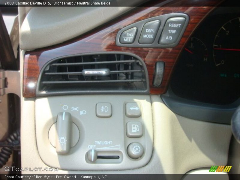 Bronzemist / Neutral Shale Beige 2003 Cadillac DeVille DTS