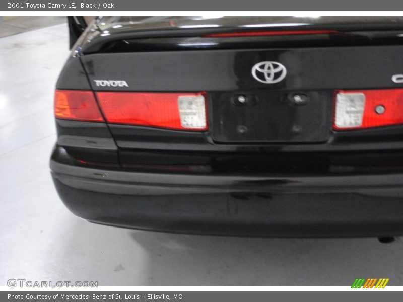 Black / Oak 2001 Toyota Camry LE