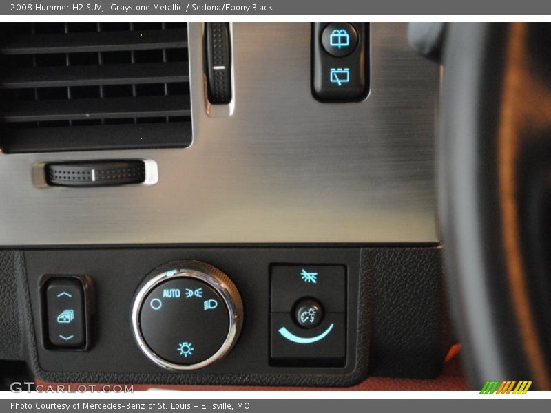 Controls of 2008 H2 SUV
