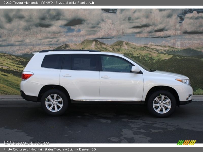 Blizzard White Pearl / Ash 2012 Toyota Highlander V6 4WD