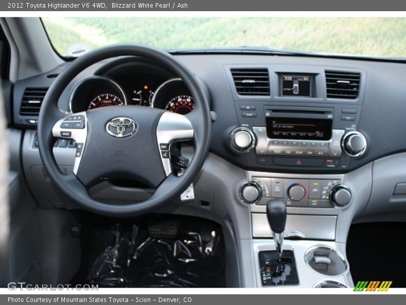 Blizzard White Pearl / Ash 2012 Toyota Highlander V6 4WD