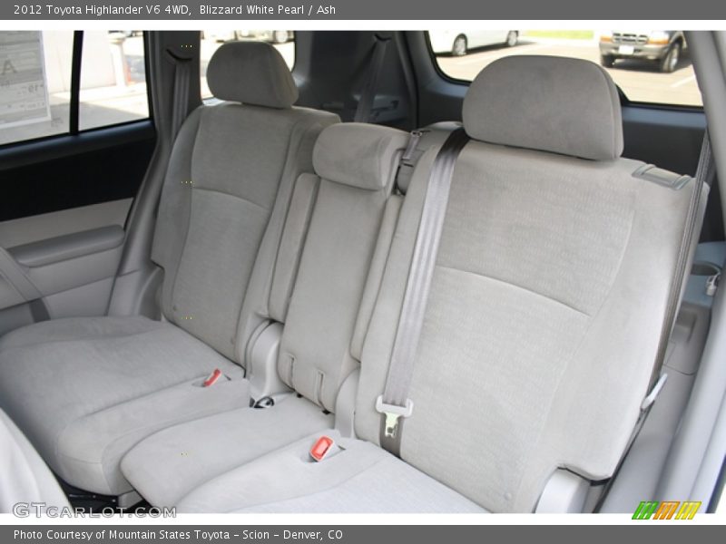 Blizzard White Pearl / Ash 2012 Toyota Highlander V6 4WD