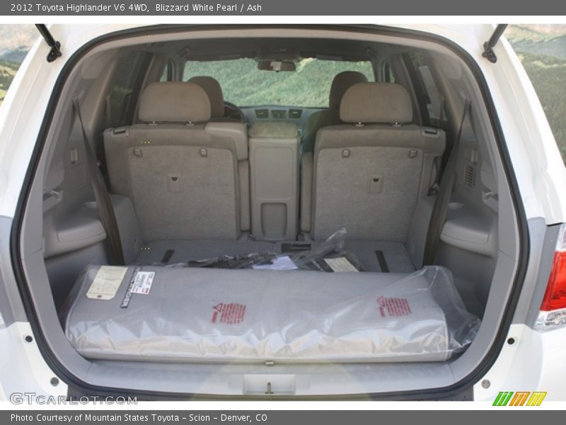 Blizzard White Pearl / Ash 2012 Toyota Highlander V6 4WD