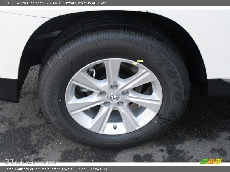 Blizzard White Pearl / Ash 2012 Toyota Highlander V6 4WD