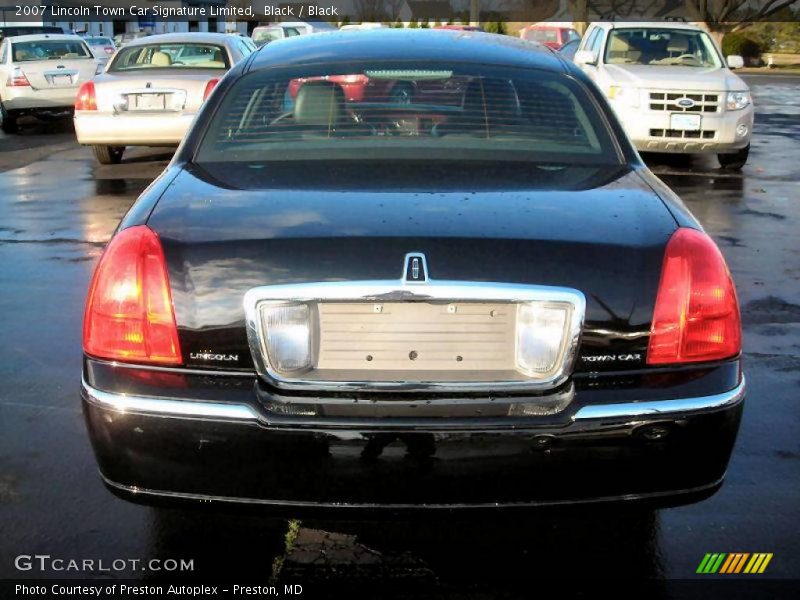 Black / Black 2007 Lincoln Town Car Signature Limited