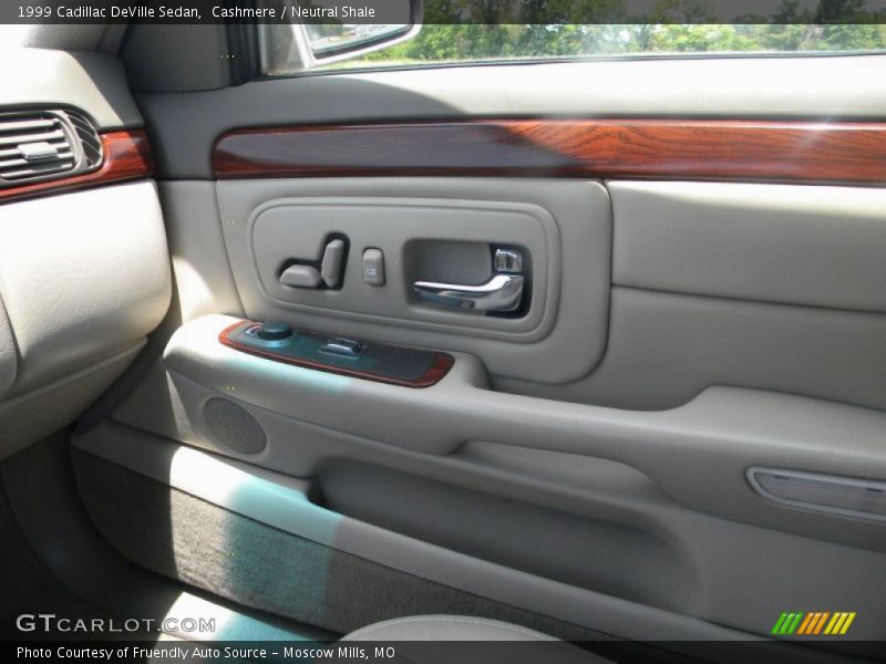 Cashmere / Neutral Shale 1999 Cadillac DeVille Sedan